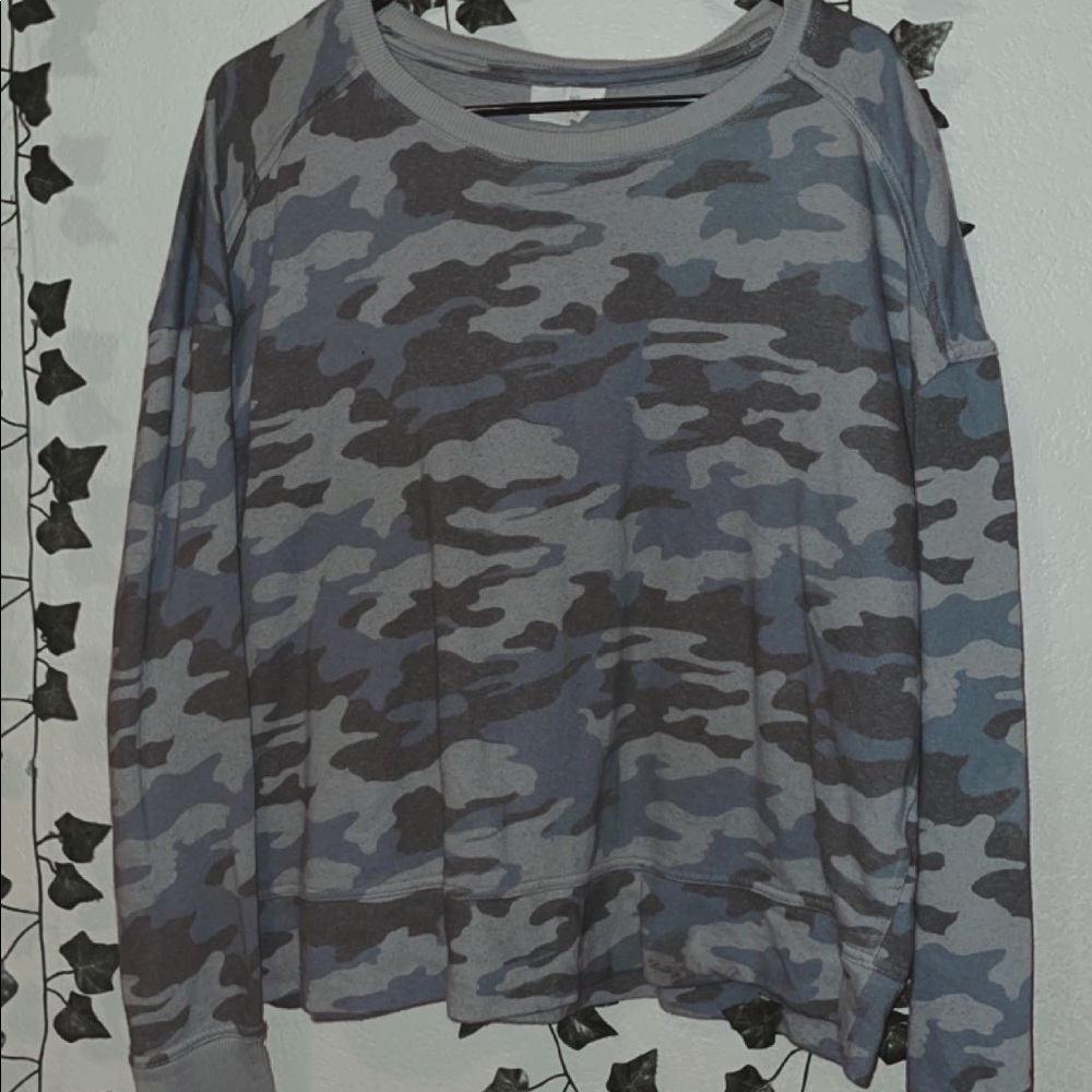 Super cute, no stains, nothings wrong with it just want it out !